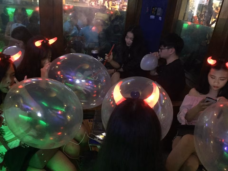 Nhận thức của các bạn trẻ về "bóng cười" còn rất hạn chế. (Ảnh: LC) Nhận thức của các bạn trẻ về "bóng cười" còn rất hạn chế. (Ảnh: LC)