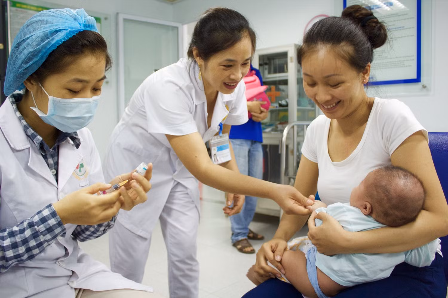 Gỡ rối trong đấu thầu cung ứng vắc xin