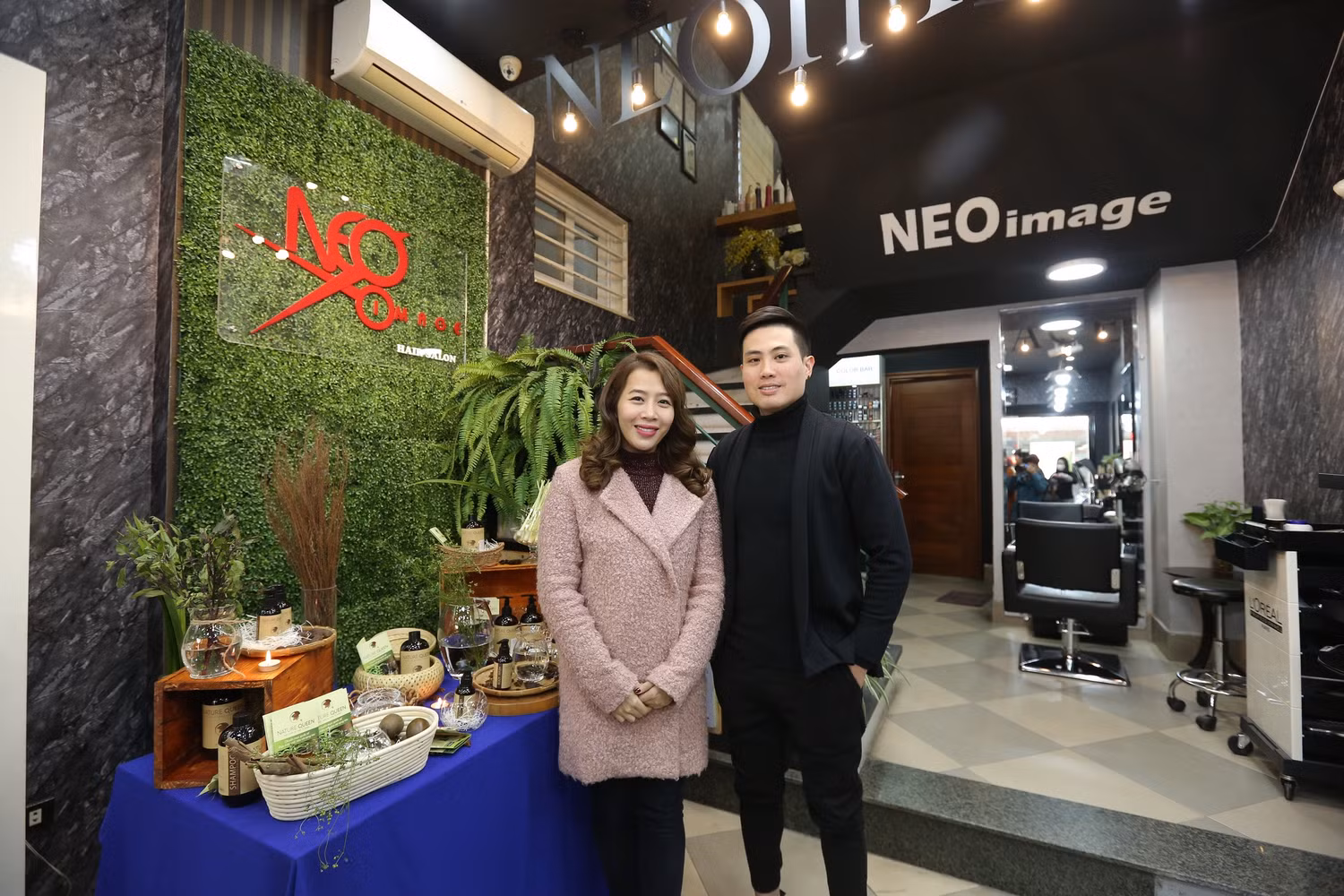 Thành Neo tư vấn MC.Diệp Chi về dầu gội Nature Queen.