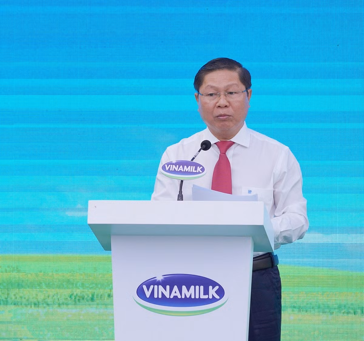 Ông Lê Tấn Dũng – Thứ trưởng Bộ Lao động, Thương binh và Xã hội phát biểu. Ông Lê Tấn Dũng – Thứ trưởng Bộ Lao động, Thương binh và Xã hội phát biểu.