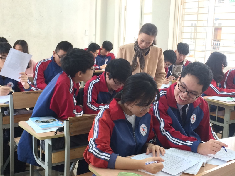 Kỳ Nam cùng các bạn trong giờ học