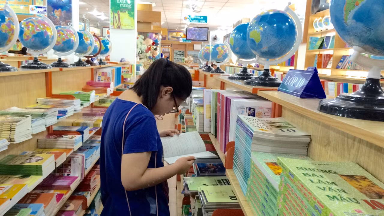 Bộ Giáo dục có nên làm bộ sách giáo khoa cho chương trình mới nữa không? ảnh 2 Bộ Giáo dục có nên làm bộ sách giáo khoa cho chương trình mới nữa không? ảnh 2