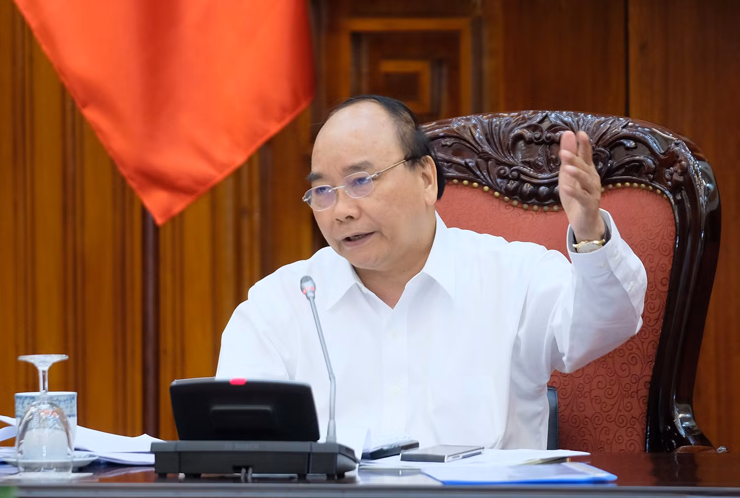 Chiều 25/7, Thủ tướng Nguyễn Xuân Phúc chủ trì cuộc họp Thường trực Chính phủ về tình hình nhập khẩu phế liệu vào Việt Nam và các giải pháp quản lý. Ảnh: VGP