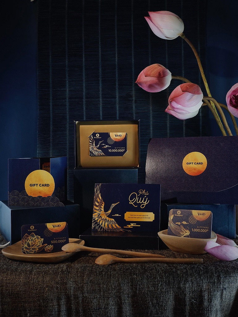 Bộ quà tặng thẻ VinID Gift Card được thiết kế sang trọng Bộ quà tặng thẻ VinID Gift Card được thiết kế sang trọng