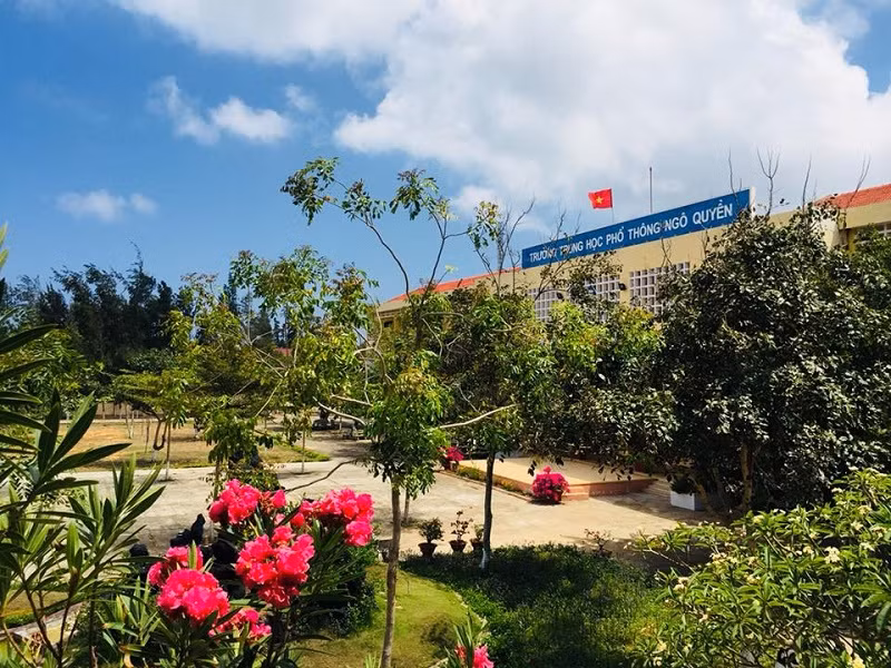 Trường Trung học phổ thông Ngô Quyền (Phú Quý, Bình Thuận). Ảnh: Phan Tuyết