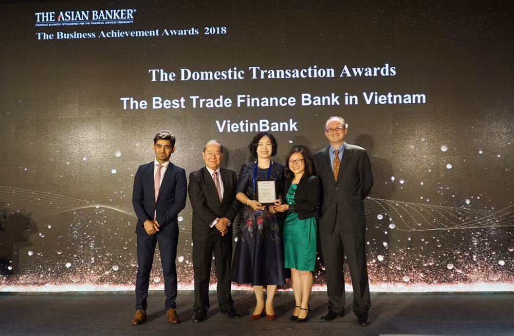 Lần thứ hai liên tiếp VietinBank được vinh danh là Ngân hàng Tài trợ thương mại tốt nhất Việt Nam Lần thứ hai liên tiếp VietinBank được vinh danh là Ngân hàng Tài trợ thương mại tốt nhất Việt Nam