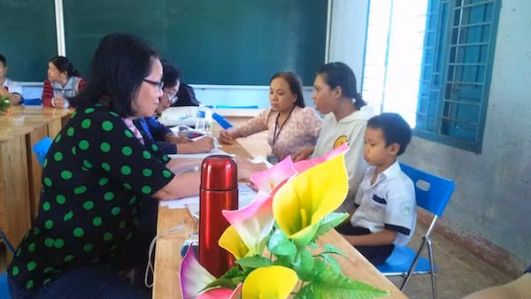 Tổ chức Cầu Vồng Châu Á khảo sát tình hình trẻ khuyết tật hòa nhập. (Ảnh do tác giả cung cấp)
