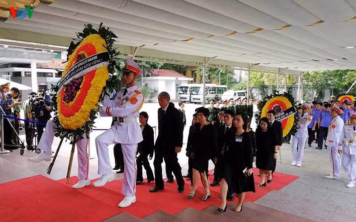 Đoàn nước Cộng hòa Singapore, do Phó Thủ tướng Tiêu Chí Hiền làm Trưởng đoàn, viếng Chủ tịch nước Trần Đại Quang.