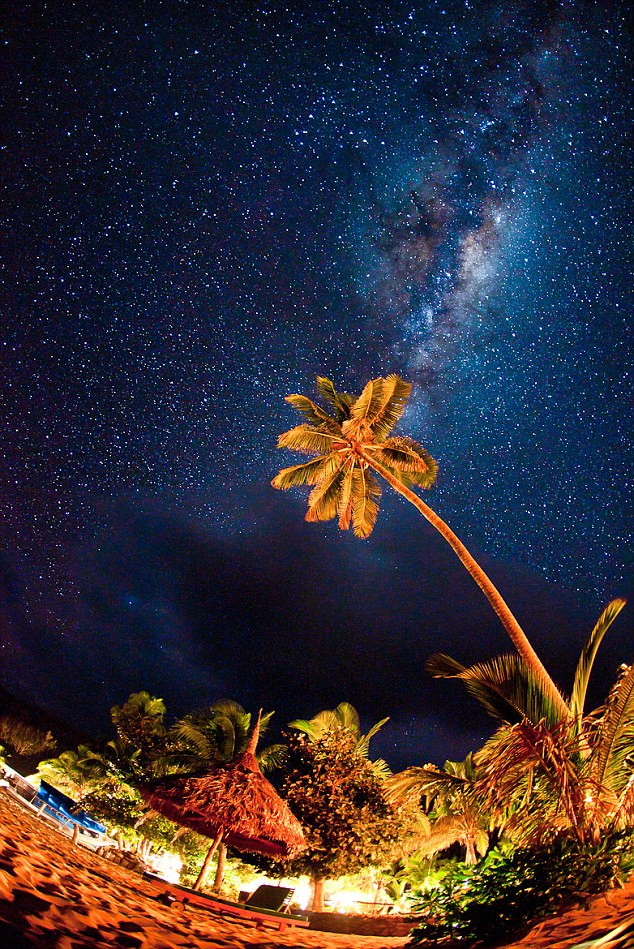 “Watching the Stars” của Andrew Rovenko