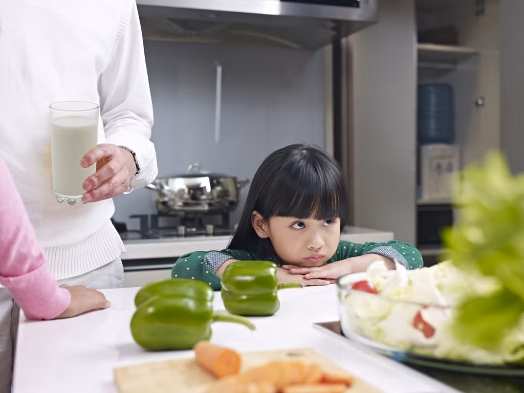 Con ngán sữa luôn là câu chuyện căng thẳng của bố mẹ Ảnh: IDP