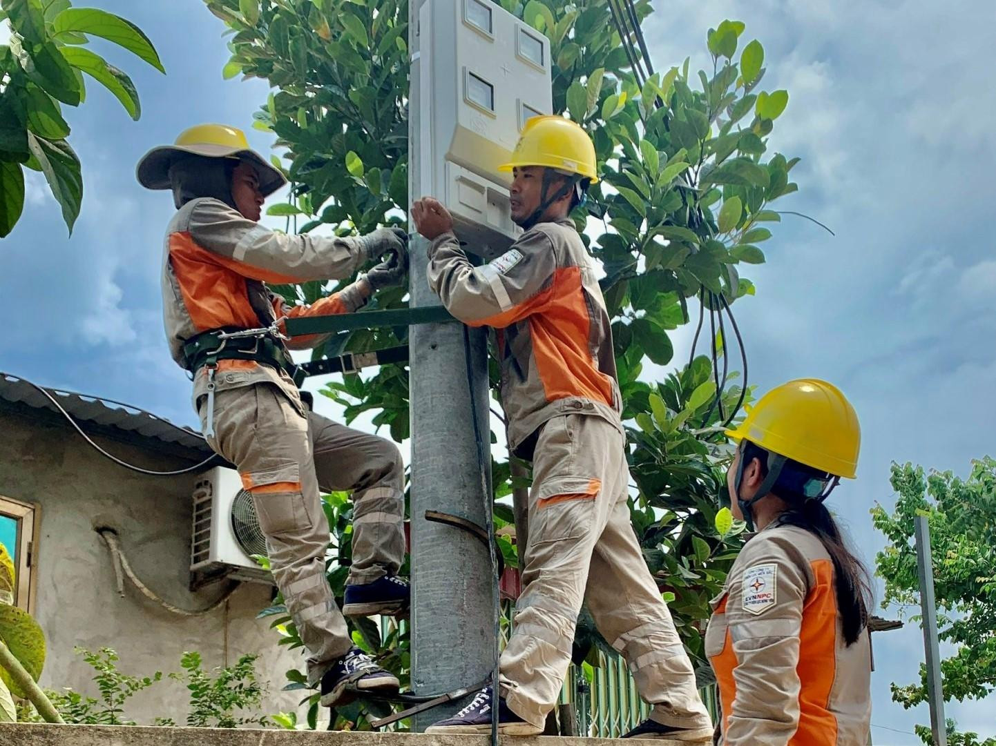 PC Hưng Yên thực hiện chỉnh trang 5S lưới điện tại huyện Tiên Lữ