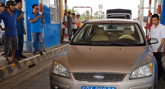 Trạm BOT Sóc Trăng cũng bị nhiều tài xế phản đối và đã hai lần phải xả trạm vào ngày 7/1. ảnh: Báo Người lao động.