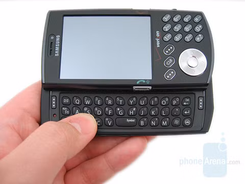 Samsung SGH-i760: Samsung SCH-i760 được bao phủ từ đầu tới chân với những nút bấm nhưng vẫn hợp thời trang, do đó nó là smartphone được yêu thích của các khách hàng là doanh nhân. Samsung SCH-i760 có màn hình cảm ứng LCD và nhiều tính năng hữu dụng khác như bàn phím QWERTY trượt ngang, một vỏ bàn phím rời và kết nối Wi-Fi.