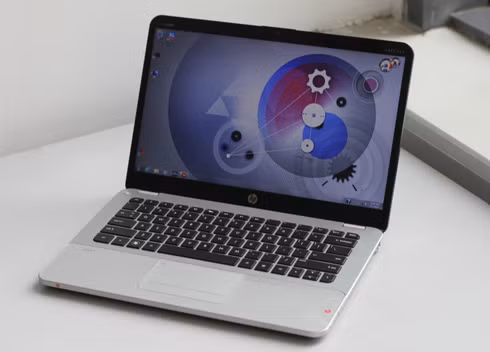 HP Envy 14 Spectre là một trong những laptop được đầu tư kỹ về mặt thiết kế trong năm 2012 với lớp kính Gorilla Glass chống xước trên nắp máy, màn hình, bàn di chuột và phần đặt tay. Spectre 14 inch tích hợp đầy đủ cổng MiniDisplay Port, HDMI 1.4, Gigabit Ethernet, USB 3.0, USB 2.0, giắc cắm 3,5 mm cùng khe cắm thẻ SD. Khi được bán ra trong tháng 4, Spectre sẽ là ultrabook đắt nhất tại VN (45 triệu đồng). HP Envy 14 Spectre là một trong những laptop được đầu tư kỹ về mặt thiết kế trong năm 2012 với lớp kính Gorilla Glass chống xước trên nắp máy, màn hình, bàn di chuột và phần đặt tay. Spectre 14 inch tích hợp đầy đủ cổng MiniDisplay Port, HDMI 1.4, Gigabit Ethernet, USB 3.0, USB 2.0, giắc cắm 3,5 mm cùng khe cắm thẻ SD. Khi được bán ra trong tháng 4, Spectre sẽ là ultrabook đắt nhất tại VN (45 triệu đồng).