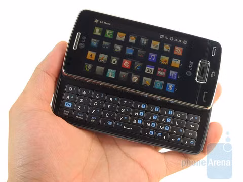 LG eXpo: Máy chạy trên hệ điều hành Windows Mobile 6.5 và bao gồm một số tính năng tuyệt vời như màn hình cảm ứng 3,2 inch hiển thị với độ phân giải 480 x 800 pixel, camera 5 Mpx với đèn flash LED và tự động lấy tiêu cự, 3G, Wi-Fi, thanh trượt bàn phím QWERTY, 512 MB bộ nhớ, 16GB bộ nhớ mở rộng. Đặc biệt máy còn có cả chức năng làm máy chiếu, được gắn phía sau lưng
