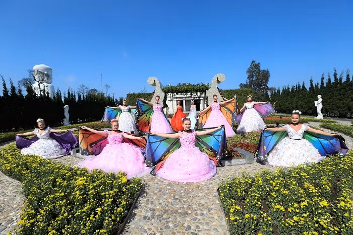 Khu vực vườn hoa Le Jardin D’Amour.