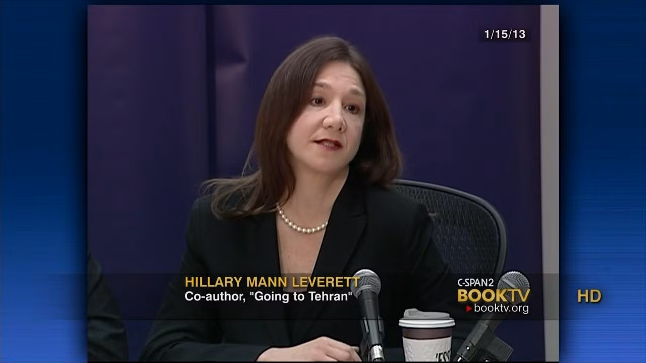 Học giả Hillary Mann Leverett.