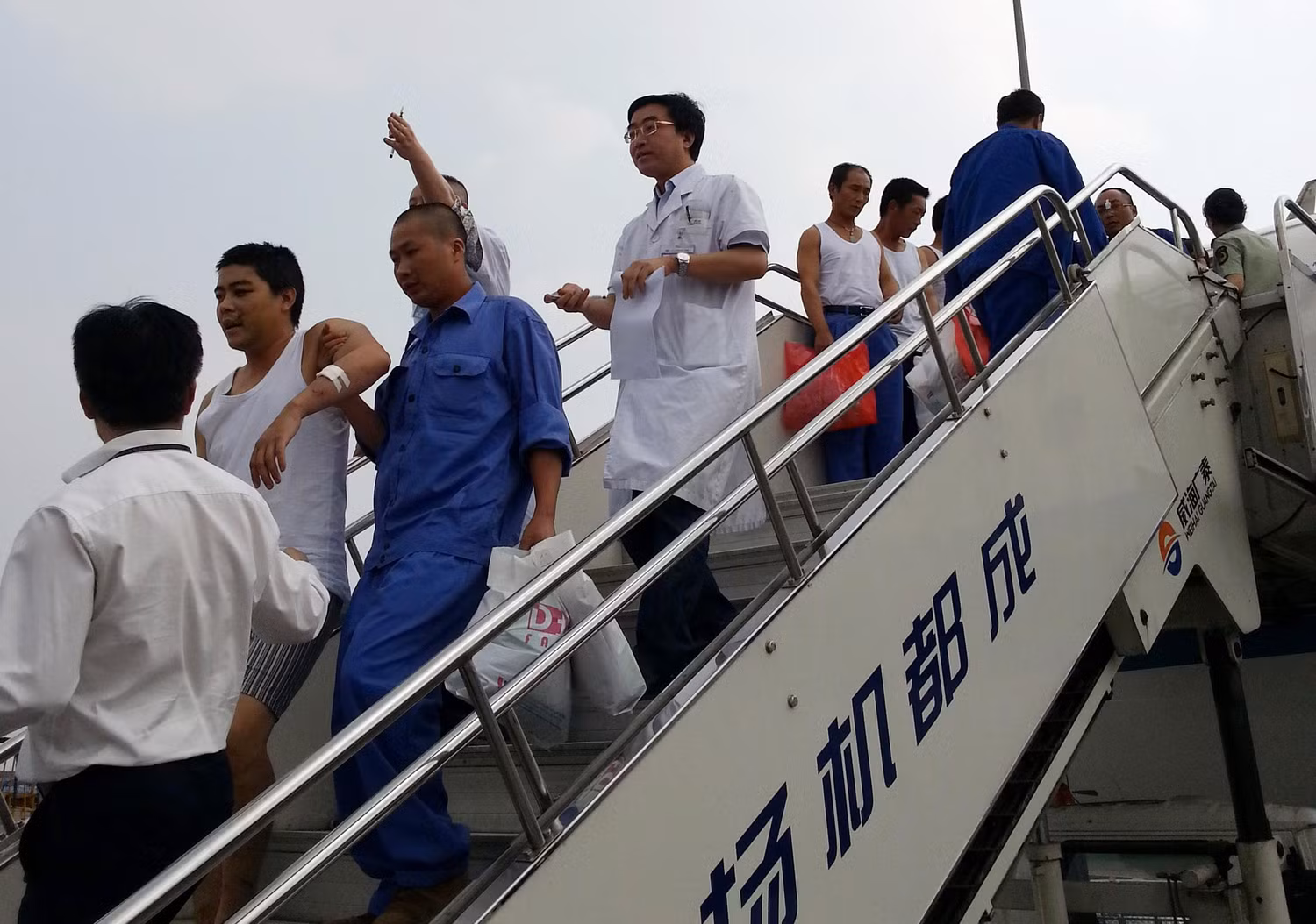Việt Nam tạo điều kiện để Trung Quốc đưa công dân về nước theo yêu cầu từ đại sứ quán Trung Quốc tại Hà Nội. Thiện chí này của Việt Nam đang bị bộ máy tuyên truyền của Bắc Kinh xuyên tạc hòng bôi nhọ hình ảnh của Việt Nam và đổ tội cho Việt Nam gây căng thẳng.