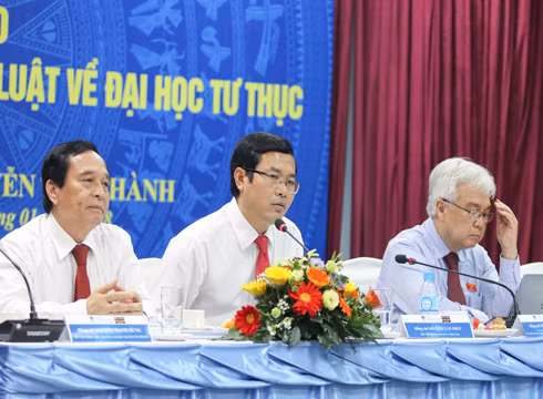 Thứ trưởng Nguyễn Văn Phúc (giữa) đồng chủ trì buổi hội thảo ngày 22/1 (ảnh:NTU)