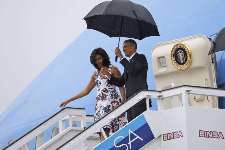 Vợ chồng Tổng thống Barack Obama đặt chân đến Cuba, ảnh: Reuters. Vợ chồng Tổng thống Barack Obama đặt chân đến Cuba, ảnh: Reuters.