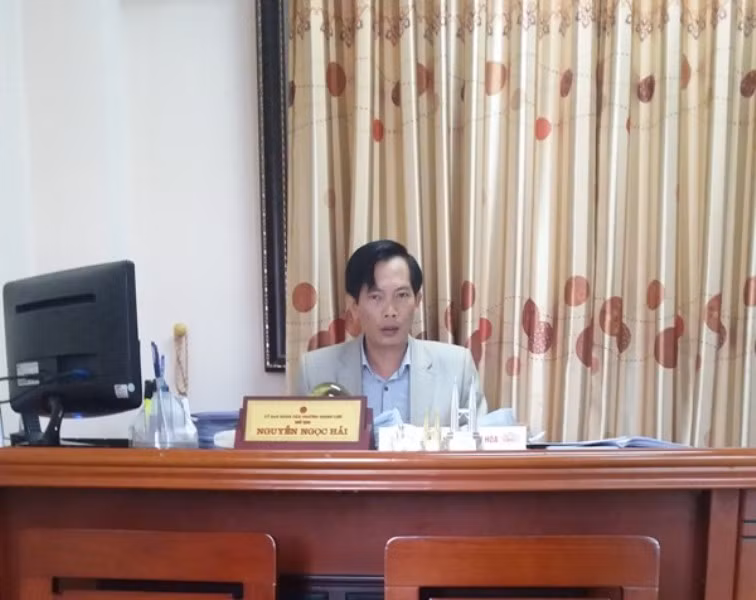 Ông Nguyễn Ngọc Hải, Chủ tịch UBND phường Thịnh Liệt trong buổi làm việc với phóng viên. Ảnh Bảo Nam.