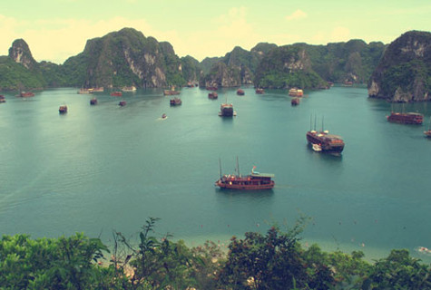 Hàng trăm đảo, hang động, nhũ đá trong vịnh Hạ Long cũng được đặt tên theo các huyền thoại, truyền thuyết, hoặc theo trí tưởng tượng dân gian phong phú của cộng đồng cư dân nơi đây (Ảnh: Internet).