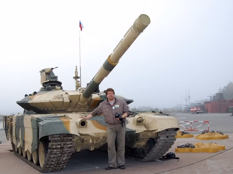 T-90MS có hệ thống điều khiển hỏa lực Kalina, không hề thua kém các mẫu tốt nhất của thế giới. Chẳng hạn, Kalina có khả năng tự động bám mục tiêu. Pháo thủ sử dụng máy ngắm hỗn hợp với các kênh ảnh nhiệt, quang học và laser. T-90MS có hệ thống điều khiển hỏa lực Kalina, không hề thua kém các mẫu tốt nhất của thế giới. Chẳng hạn, Kalina có khả năng tự động bám mục tiêu. Pháo thủ sử dụng máy ngắm hỗn hợp với các kênh ảnh nhiệt, quang học và laser.
