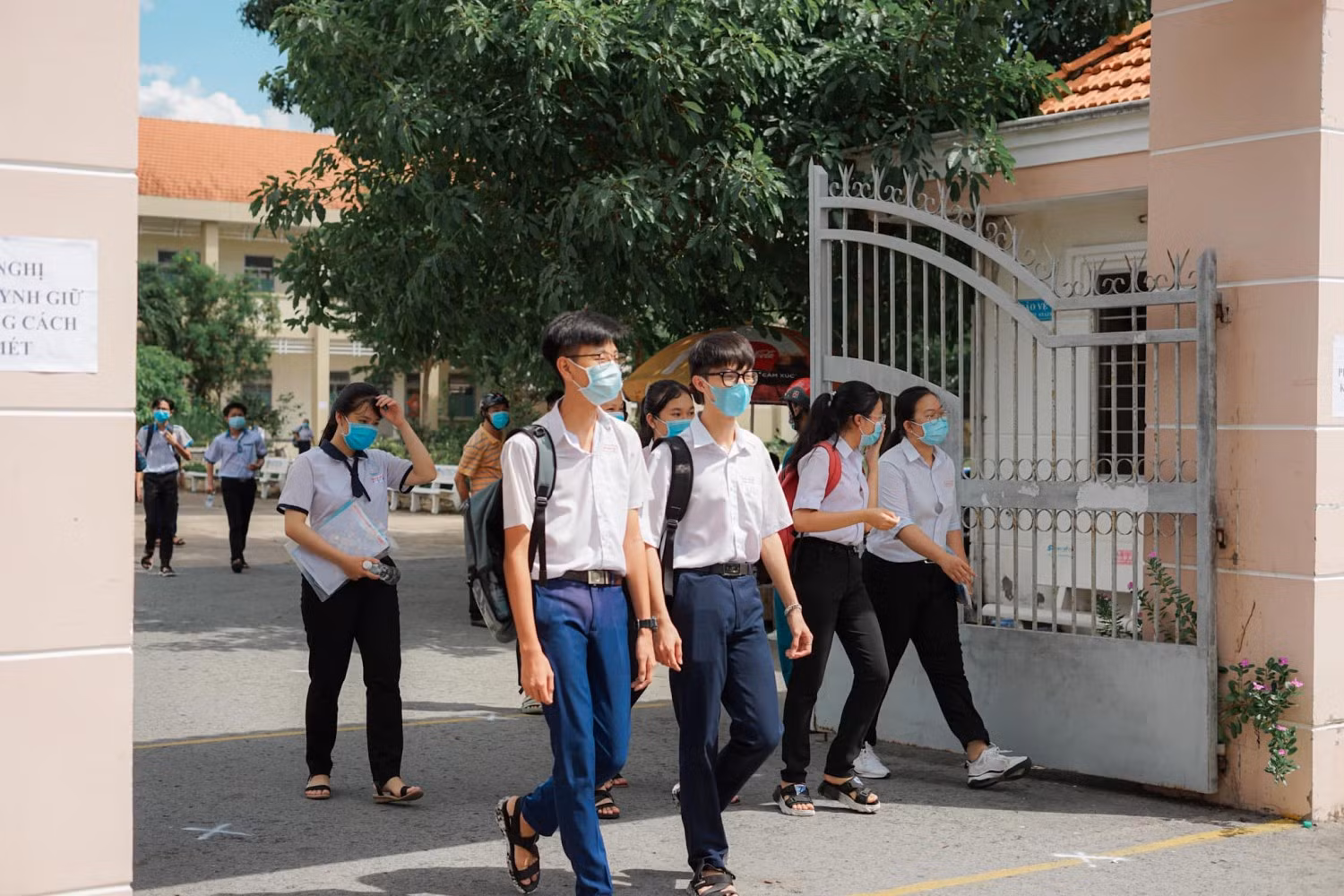 Học sinh Trường Trung học phổ thông chuyên Bến Tre (Nguồn: Website nhà trường). Học sinh Trường Trung học phổ thông chuyên Bến Tre (Nguồn: Website nhà trường).