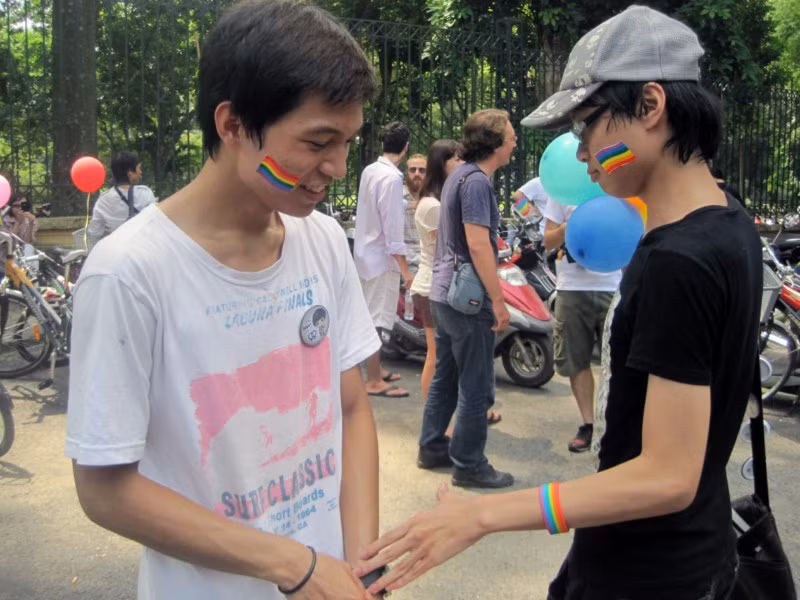 >>CƯỜI VỠ BỤNG, TỨC NỔ MẮT VỚI SÁCH LẬU >>NGẮM NỮ SINH ĐẸP NHƯ PHẠM BĂNG BĂNG