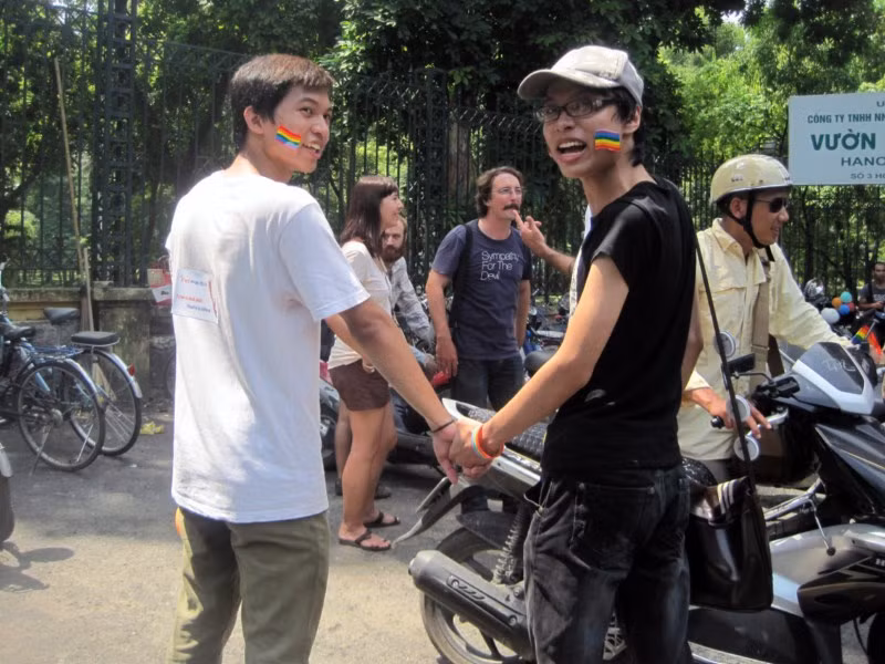 >>NGẮM NỮ SINH ĐẸP NHƯ PHẠM BĂNG BĂNG >>CƯỜI VỠ BỤNG, TỨC NỔ MẮT VỚI SÁCH LẬU