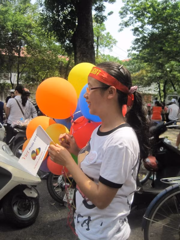 >>NGẮM NỮ SINH ĐẸP NHƯ PHẠM BĂNG BĂNG >>CƯỜI VỠ BỤNG, TỨC NỔ MẮT VỚI SÁCH LẬU