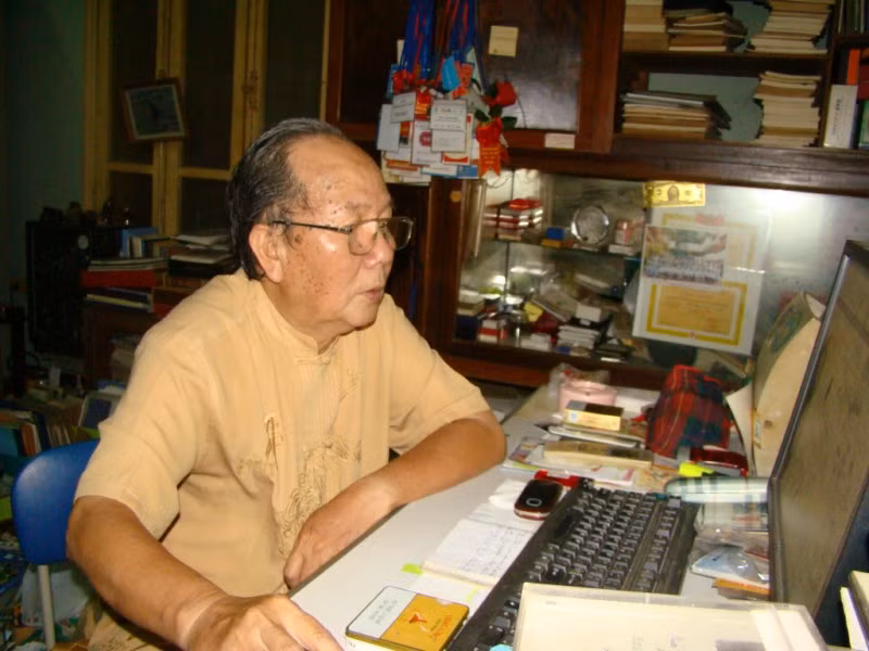 "Nhà rùa học" Hà Đình Đức quá sốc khi nhìn các bạn trẻ trèo đầu cụ rùa