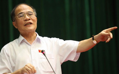 Chủ tịch Quốc hội Nguyễn Sinh Hùng: "Nghĩa vụ quân sự này là mang tính phổ thông, cho nên phải chuẩn bị sẵn sàng cho mọi công dân".