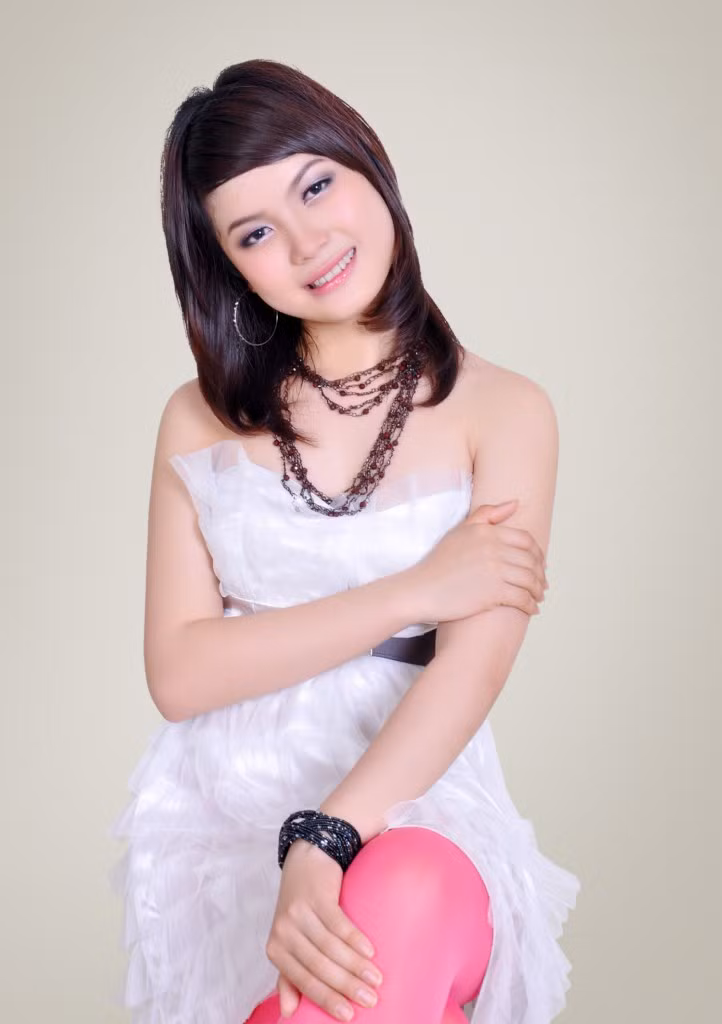 Ngọc thích nghe nhạc, du lịch, đi chơi với bạn bè, tham gia các hoạt động xã hội Ngọc thích nghe nhạc, du lịch, đi chơi với bạn bè, tham gia các hoạt động xã hội