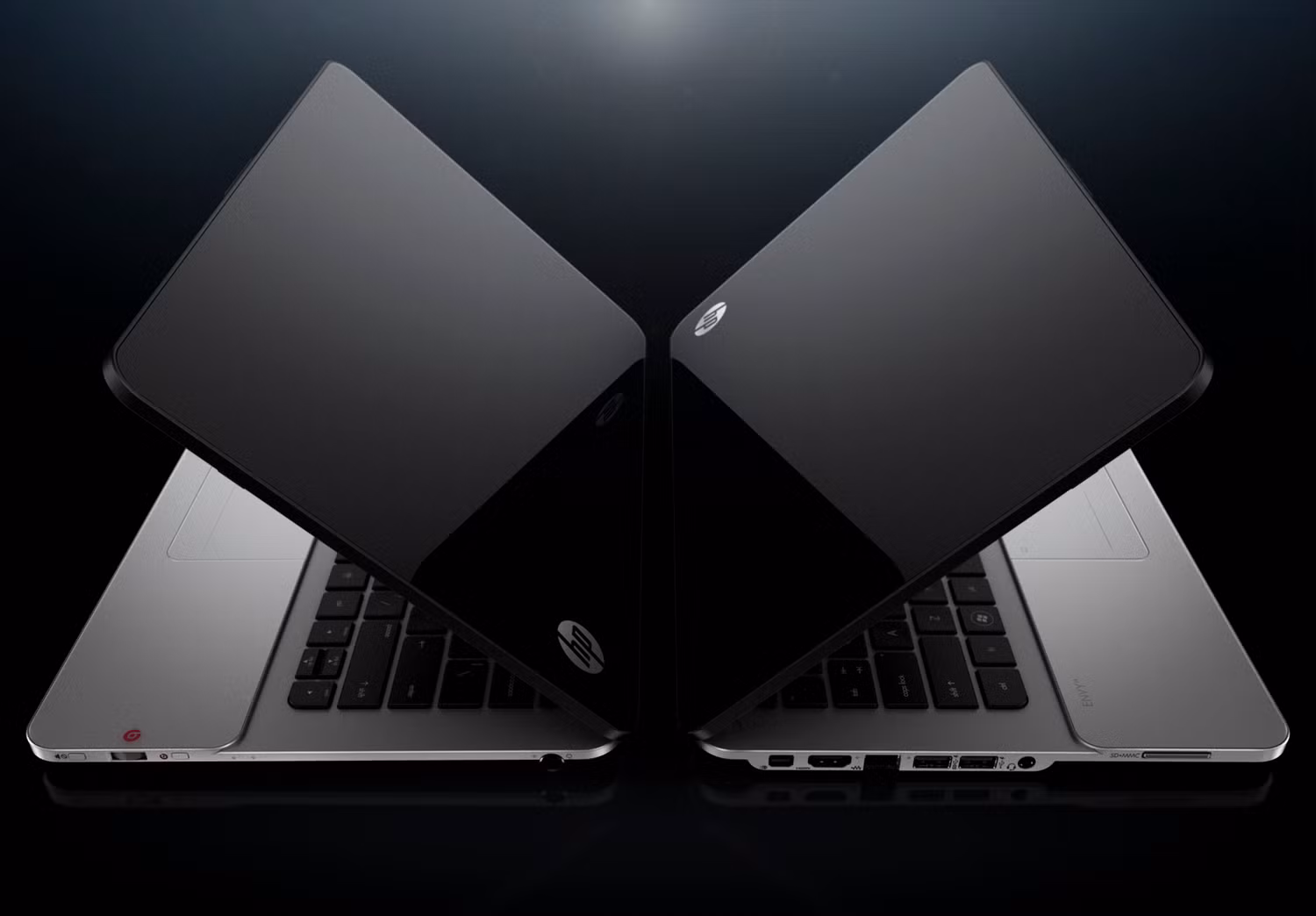 Thiết kế của Spectre nổi bật với kính chống xước Gorilla Glass của Corning. Chiếc ultrabook của HP được trang bị lớp kính này từ màn hình (sát cạnh), toàn bộ mặt sau vỏ máy cùng phần để tay (wrist rest).