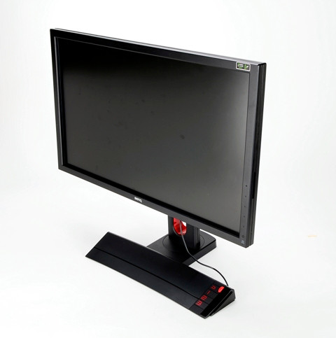 Chiếc màn hình 24 inch này có Refresh Rate lên đến 120Hz. Đây là thông số đáng quan tâm dành cho các hầu hết các game thủ, nhất là game thủ dòng game FPS. Với 120Hz, những chuyển động trong game sẽ mượt mà, chi tiết hơn. Ngay cả những màn hình CRT được các game thủ ưa chuộng trong quá khứ cũng chỉ dừng lại ở mức 100Hz.