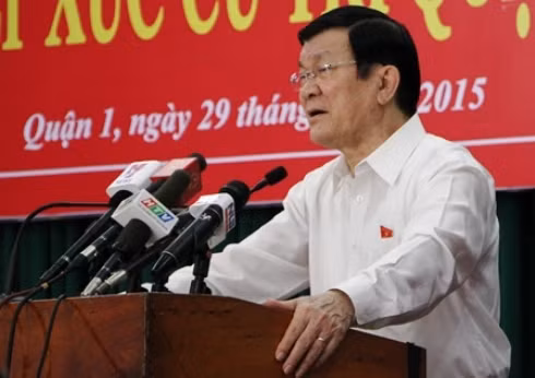 Chủ tịch nước Trương Tấn Sang phát biểu với cử tri Q.1, TP.HCM (ảnh: Báo dân trí)