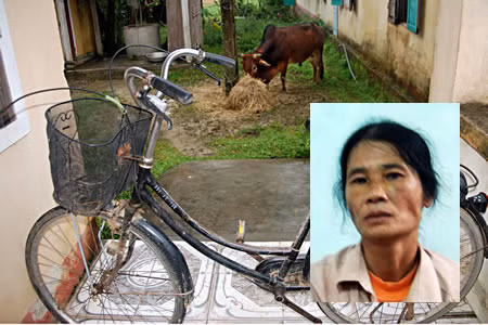 Bà Đỗ Thị Ty và chiếc xe đạp Bà Đỗ Thị Ty và chiếc xe đạp