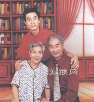 Chụp cùng bậc sinh thành.