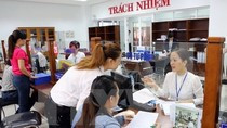Chính phủ ban hành Nghị định 72/2018/NĐ-CP quy định mức lương cơ sở đối với cán bộ, công chức, viên chức và lực lượng vũ trang, áp dụng từ 1/7/2018. ảnh minh họa: TTXVN.