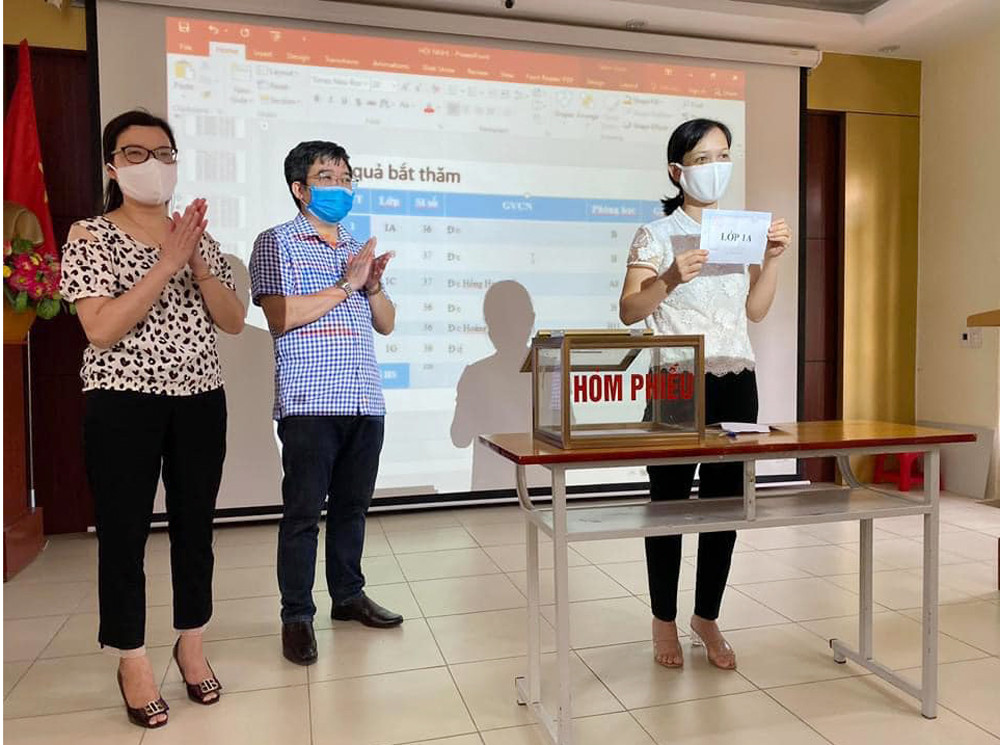 Trường Tiểu học Lý Tự Trọng (thành phố Hải Dương) tổ chức bốc thăm giáo viên chủ nhiệm lớp 1 (Ảnh: CTV)