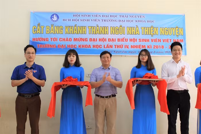 Ngôi nhà thiện nguyện đầu tiên đặt tại kí túc xá Trường đại học Khoa Học.