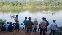 Một học sinh lớp 8 nhảy sông tự vẫn, nghi bị mẹ la mắng vì làm bài thi không tốt