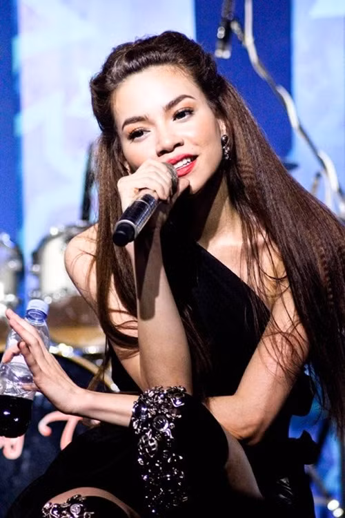 Ca sĩ Hồ Ngọc Hà