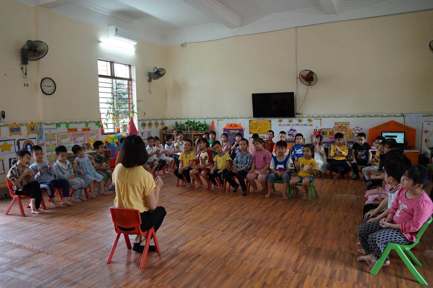Giờ học của trẻ tại Trường Mầm non Hoa Động (Ảnh: Phạm Linh) Giờ học của trẻ tại Trường Mầm non Hoa Động (Ảnh: Phạm Linh)