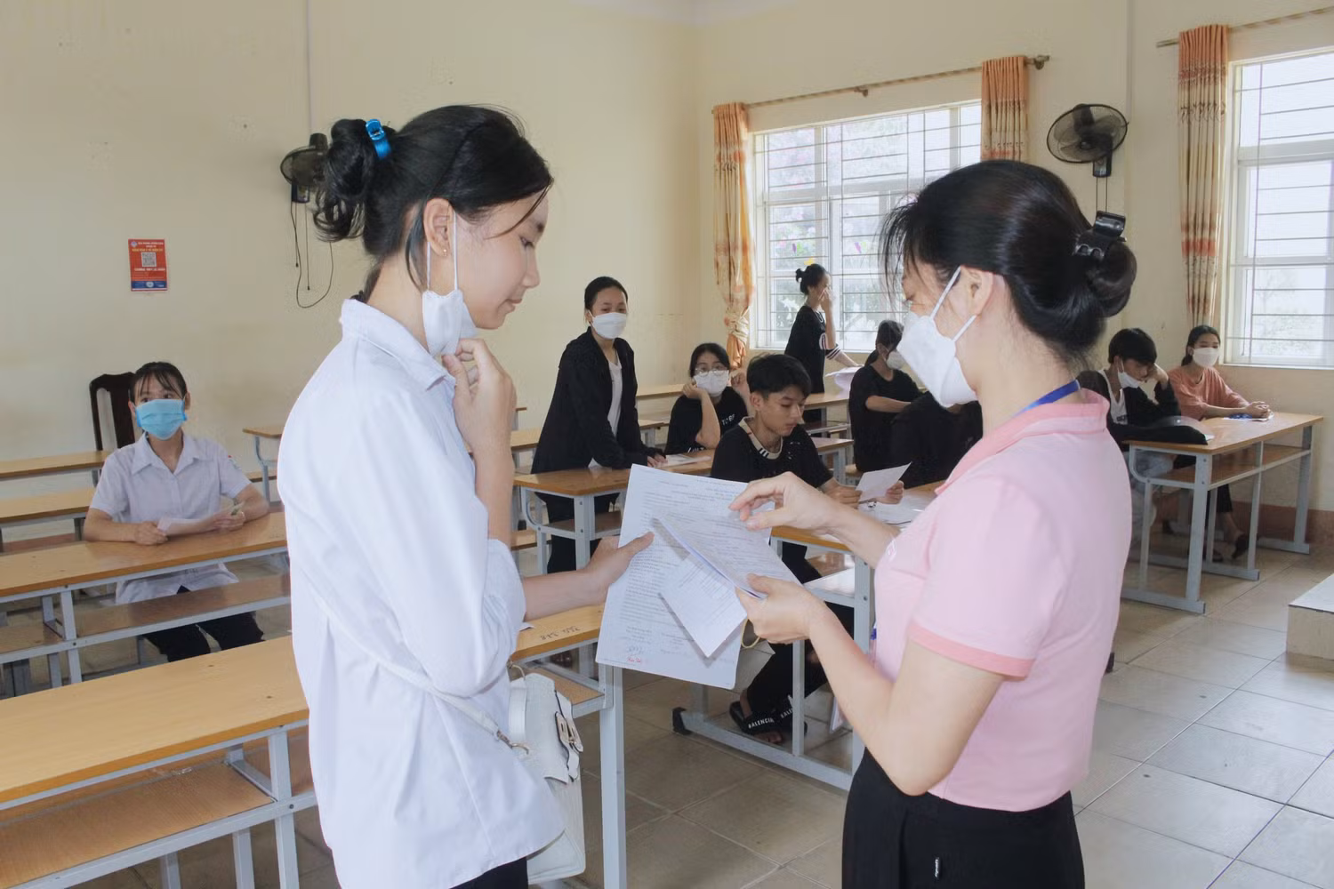 Quảng Ninh gấp rút chuẩn bị các điều kiện để đảm bảo tổ chức kỳ thi tuyển sinh vào lớp 10 trung học phổ thông năm học 2023 - 2024 an toàn, nghiêm túc và đúng quy chế (Ảnh minh hoạ: Phạm Linh)