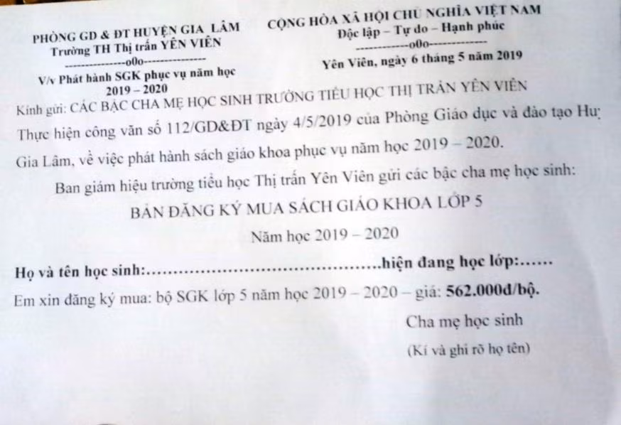 Từ đầu tháng 5, Trường tiểu học thị trấn Yên Viên đã phát phiếu đăng ký cho phụ huynh đăng ký sách giáo khoa với giá cao gấp cả chục lần so với giá sách cần thiết do Nhà xuất bản Giáo dục công bố. Ảnh: NVCC. Từ đầu tháng 5, Trường tiểu học thị trấn Yên Viên đã phát phiếu đăng ký cho phụ huynh đăng ký sách giáo khoa với giá cao gấp cả chục lần so với giá sách cần thiết do Nhà xuất bản Giáo dục công bố. Ảnh: NVCC.
