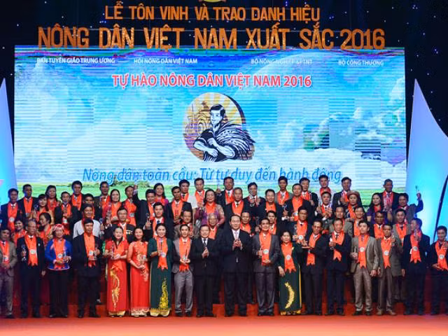Hình ảnh lễ tôn vinh 63 nông dân Việt Nam xuất sắc năm 2016. Tiếp nối thành công lễ tôn vinh 63 nông dân Việt Nam xuất sắc sẽ diễn ra vào ngày 14/10/2017. Ảnh: danviet Hình ảnh lễ tôn vinh 63 nông dân Việt Nam xuất sắc năm 2016. Tiếp nối thành công lễ tôn vinh 63 nông dân Việt Nam xuất sắc sẽ diễn ra vào ngày 14/10/2017. Ảnh: danviet