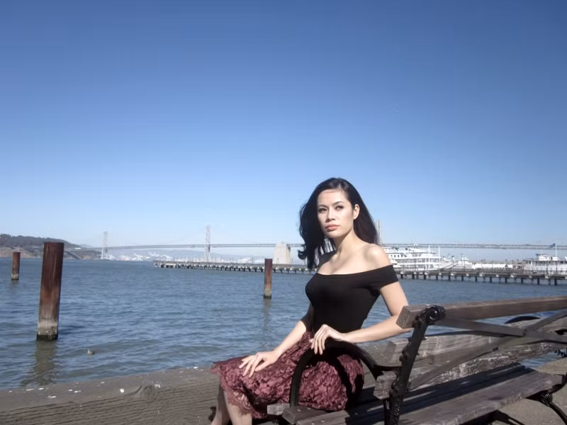 Trời, mây, nắng, gió…. của San Francisco khiến nhan sắc của tân Hoa hậu trở nên đẹp mê hoặc, trong buổi chiều tà Cali. Trời, mây, nắng, gió…. của San Francisco khiến nhan sắc của tân Hoa hậu trở nên đẹp mê hoặc, trong buổi chiều tà Cali.