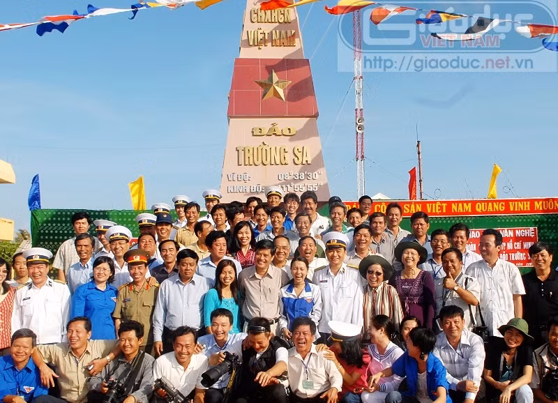 Quân, dân tại cột mốc chủ quyền thiêng liêng… Quân, dân tại cột mốc chủ quyền thiêng liêng…
